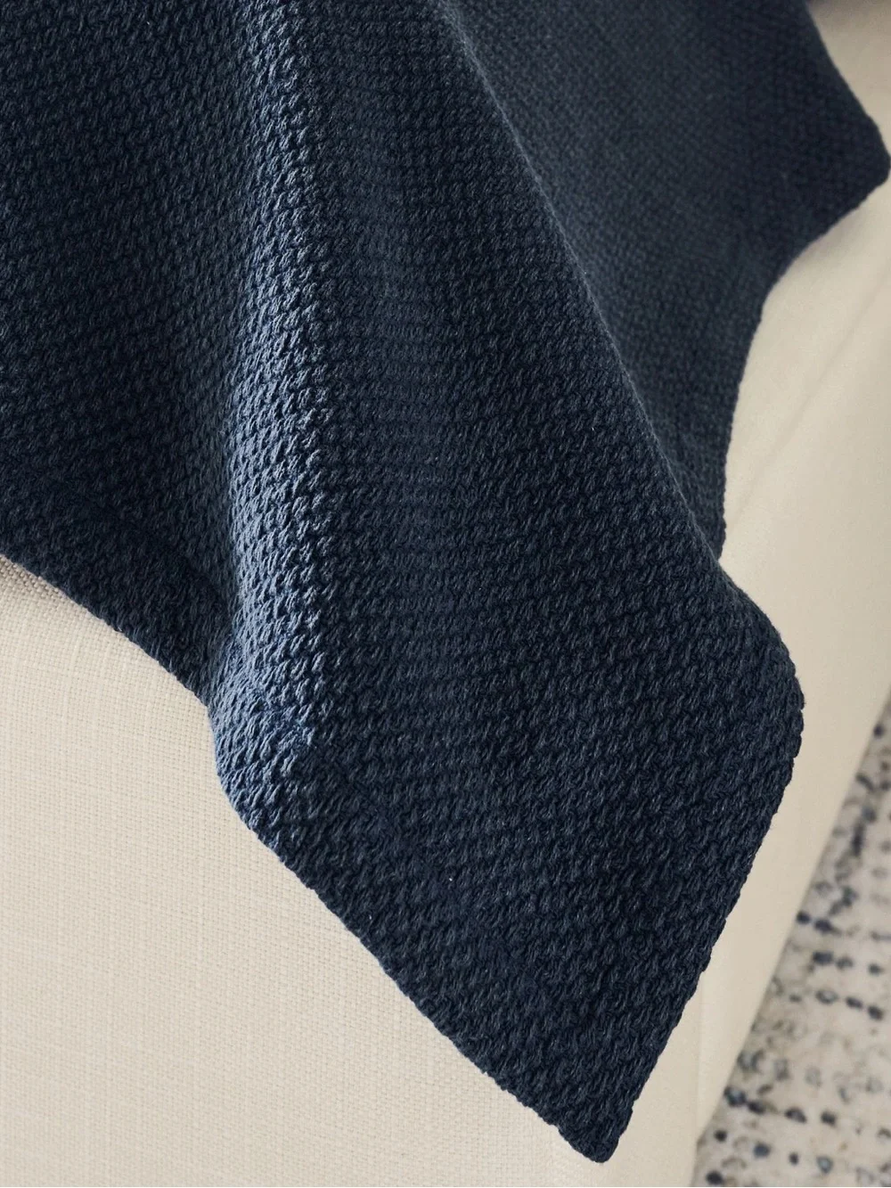 Pottery Barn NEW Washed Cotton Basket Weave Blanket. Size Full/Queen color Navy